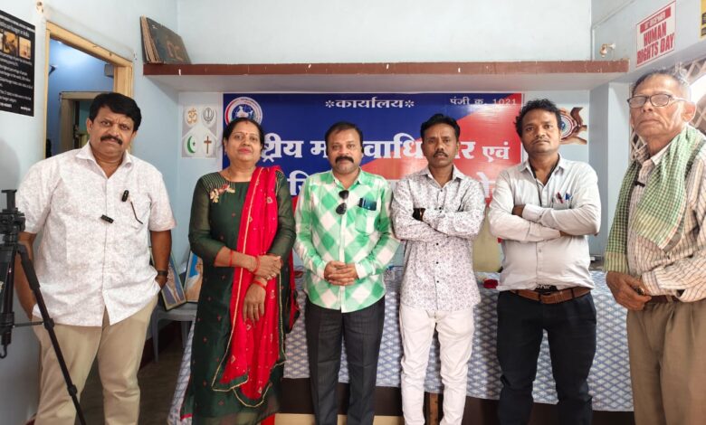 जिला बस्तर जगदलपुर में राष्ट्रीय मानवाधिकार एवं सामाजिक न्याय आयोग की बैठक संपन्न हुई जिला बस्तर जगदलपुर में राष्ट्रीय मानवाधिकार एवं सामाजिक न्याय आयोग की बैठक संपन्न हुई